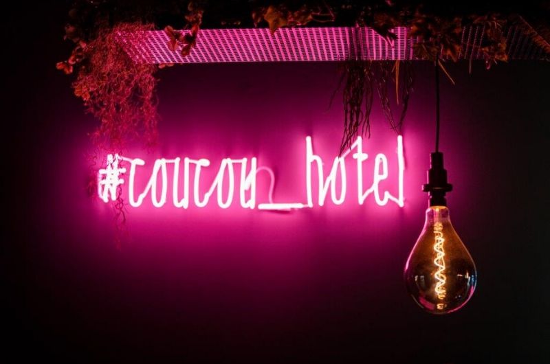 coucou-Hotel-Titisee-Neustadt-Schwarzwald-Nachhaltig_Sustainable-Neonschriftzug