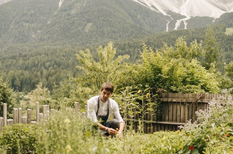 Garten-Leitlhof-Südtirol-nachhaltig-klimaneutral-urlaub-mit-kind-baby-naturhotel-familien-eco-Foto-Rabensteiner-Mike