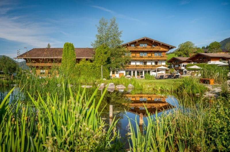 Kinderfreundliches Hotel in Tirol mit Pool und Schwimmteich.