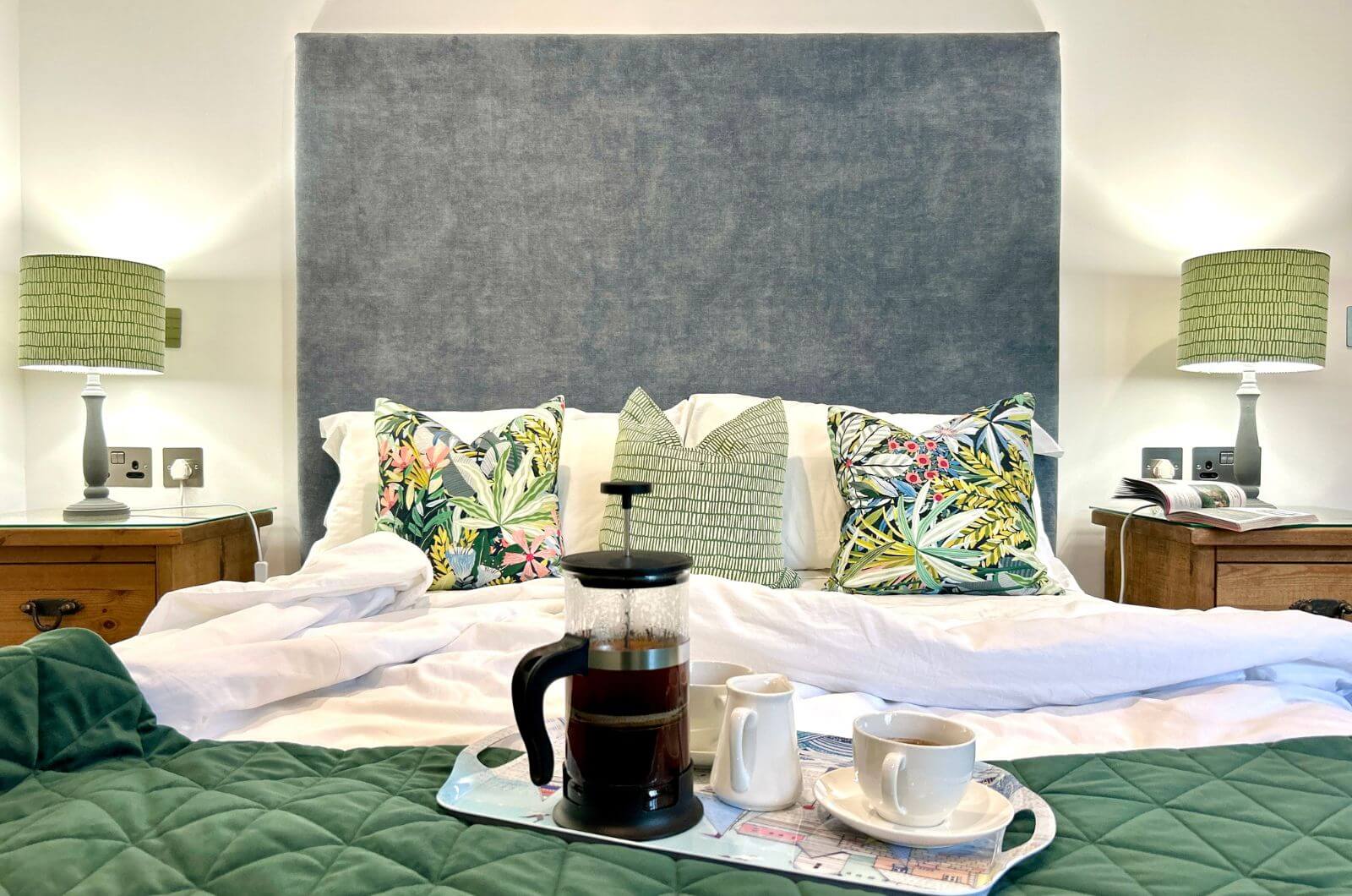 Bett-Merlin-Farm-Cottages-Landhaus-Urlaub-Cornwall-England-UK-Familienurlaub-mit-Kindern-nachhaltig-eco-tourism-meer