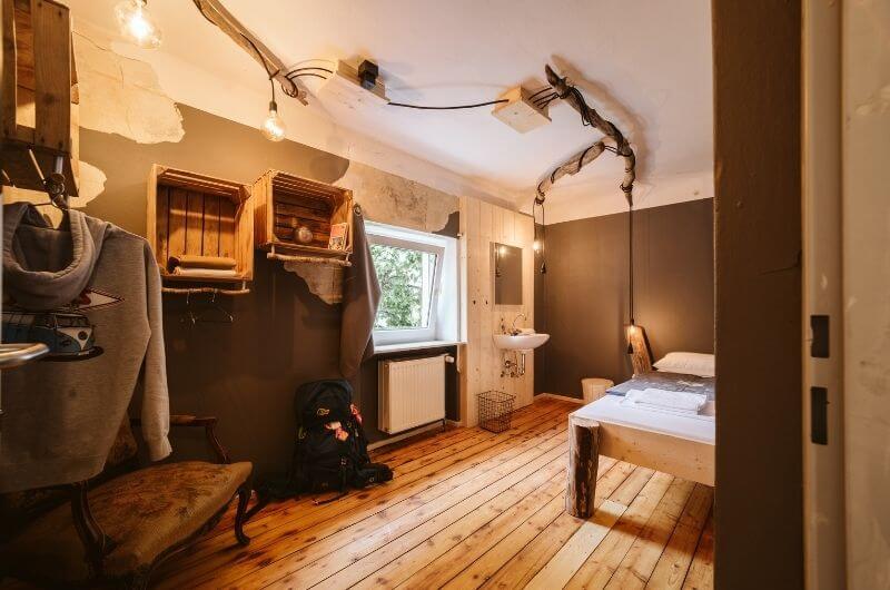 Einzelzimmer-Hostel-Hotel-Jugendherberge-Salzburg-familie-mit-Kindern-nachhaltig-sustainable-vegan-vegetarisch-The-Keep-Eco-Residence