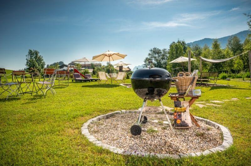 Grillplatz-Hotel-Frohnatur-Familienhotel-Tirol-Österreich-Garni-nachhaltiger-Urlaub-stylish-Kinder-Familie-Familienurlaub-Ferien-Eco