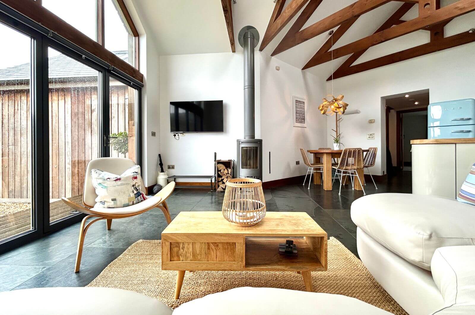 wohnzimmer-Merlin-Farm-Cottages-Landhaus-Urlaub-Cornwall-England-UK-Familienurlaub-mit-Kindern-nachhaltig-eco-tourism-meer-baue