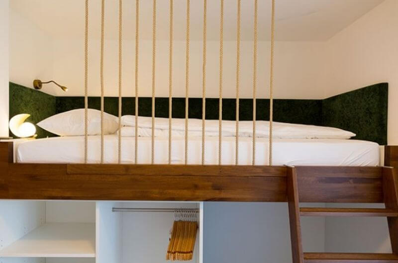 Hochbett-Hochschwarzwald-ferienwohnung-Bannwald-familienfreundlich-mit-kindern-Familienurlaub-WaldFunkeln-Lodge-nachhaltig-bei-freiburg-feldberg-design-modern-sauna