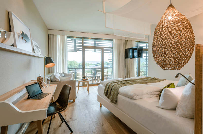 hotel-spa-seezeitlodge-bostalsee-Wohlfühlkoje-mit-ausblick-800x534