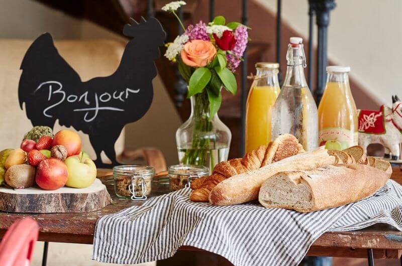 Französisches-Bio-Frühstück-Manoir-Laurette-Bed-and-Breakfast-Boutique-Hotel-Frankreich-Bordeaux-Familie-Urlaub-mit-Kindern-Atlantik-romantisch