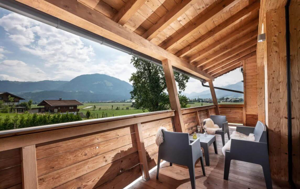 Ausblick-Kitzbüheler-Alpen-Tirol-Johann-Narzenhof-Bauernhof-Luxus-Ferienwohnung-Modern-Alps-Chalet-Urlaub-mit-Kind-Familie-Traumurlaub-nachhaltig