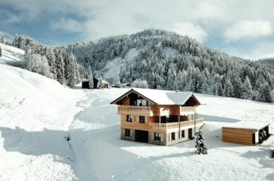 Luxus-Chalet-BergInsel-Holzhaus-im-Schnee-Allgäu-Alpen-Winter-Skiurlaub-nachhaltiger-Urlaub-mit-Kind-Ferienwohnung-Eco-Holiday-Deutschland-Bayern-Balderschwang