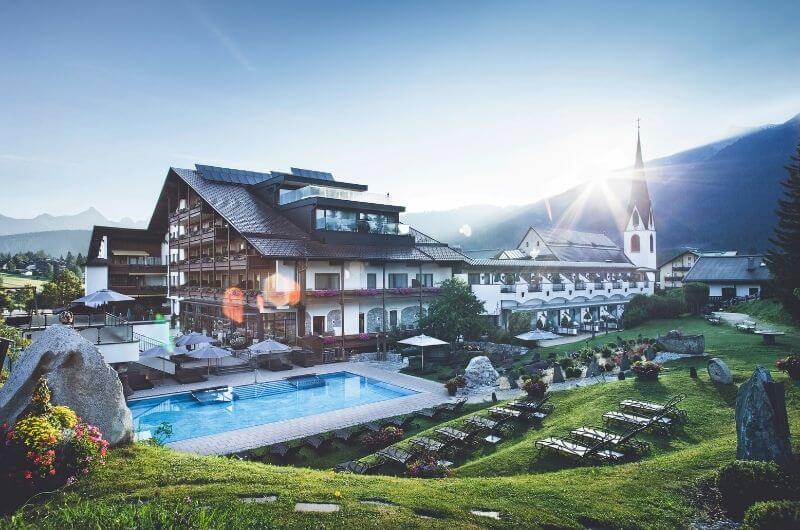 Klosterbräu-Hotel-Spa-Sommer-Urlaub-mit-Kind-Baby-Kleinkind-Familienfreundlich-Pool-Seefeld-Tirol-Kinderhotel-Österreich-Bauernhof-Hoftiere-Biohof-nachhaltig-Familienhotel