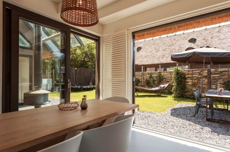 Indoor-Outdoor-Living-Luxus-Ferienhaus-holland-am-meer-strand-mit-sauna-jacuzzi-whirlpool-8-personen-familienfreundlich-kinder-2-familien-mit-hund-dünen-mieten-Dutchen