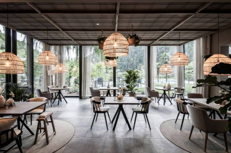 Farm-to-table-Dining-Restaurant-Boutique-Hotel-Meran-Südtirol-familienfreundlich-Geheimtipp-klein-aber-fein-mit-kindern-pool-garten-wellness-design-familienzimmer-Apfelhotel-Alex-Filz