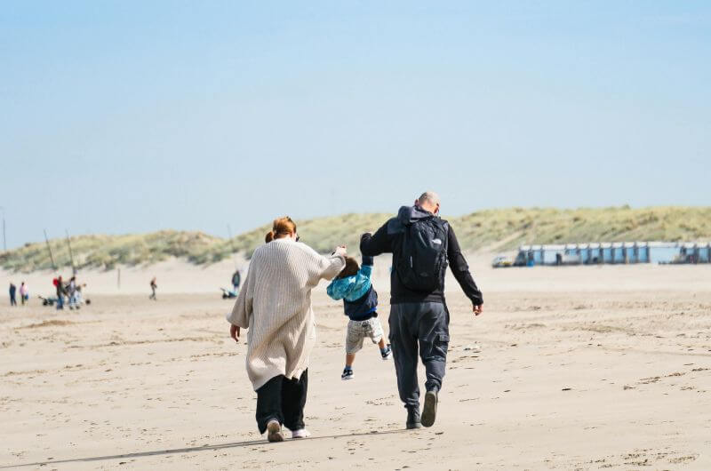 Holland-Familienurlaub-mit-Kindern-Niederlande-mit-Baby-am-Strand-Ferienhaus-Ferienwohnung-Pexels