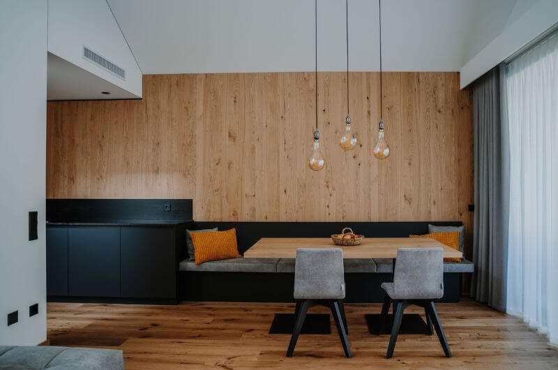 Essbereich-Ferienwohnung-Apartment-mit-Verpflegung-Suedtirol-innea-nature-Familienurlaub-Urlaub-mit-Kind-nachhaltig-modern