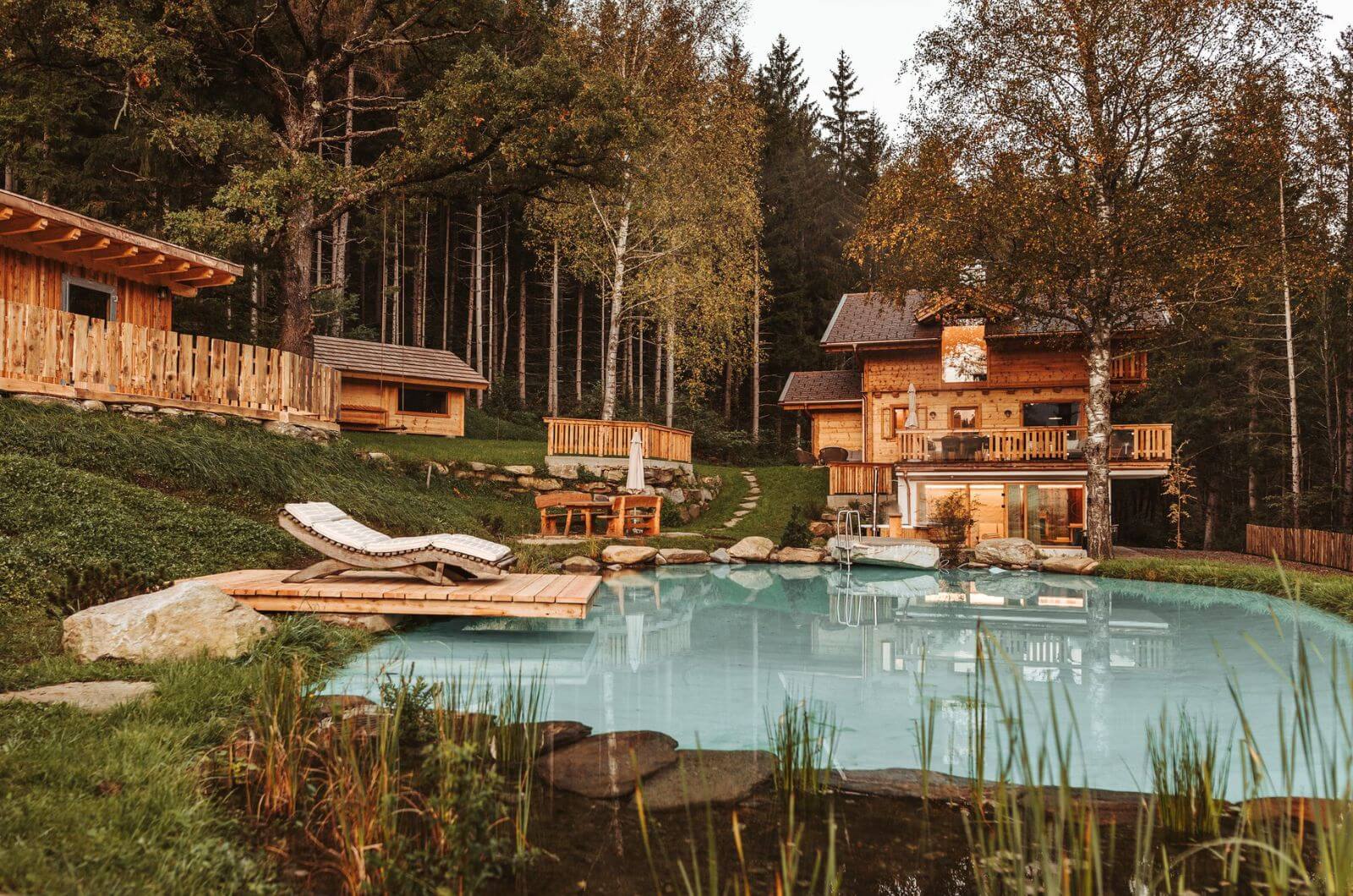 waldchalet-Chaletdorf-feriendorf-schwimmteich-kaernten-landgut-moserhof-urlaub-bauernhof-mit-kindern-familienurlaub-oesterreich