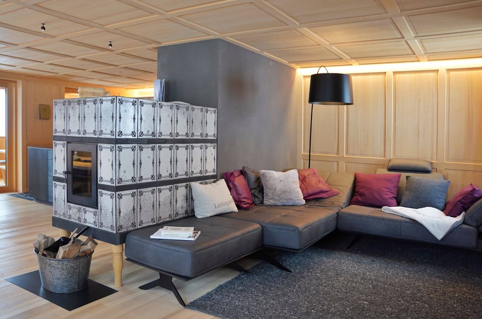 Kachelofen-Ferienwohnung-Ferienhaus-Holzhaus-idylle-Sauna-Wellness-Urlaub-mit-Kind-Nachhaltig-Oesterreich-Bregenzerwald-Halwina-Hideaway