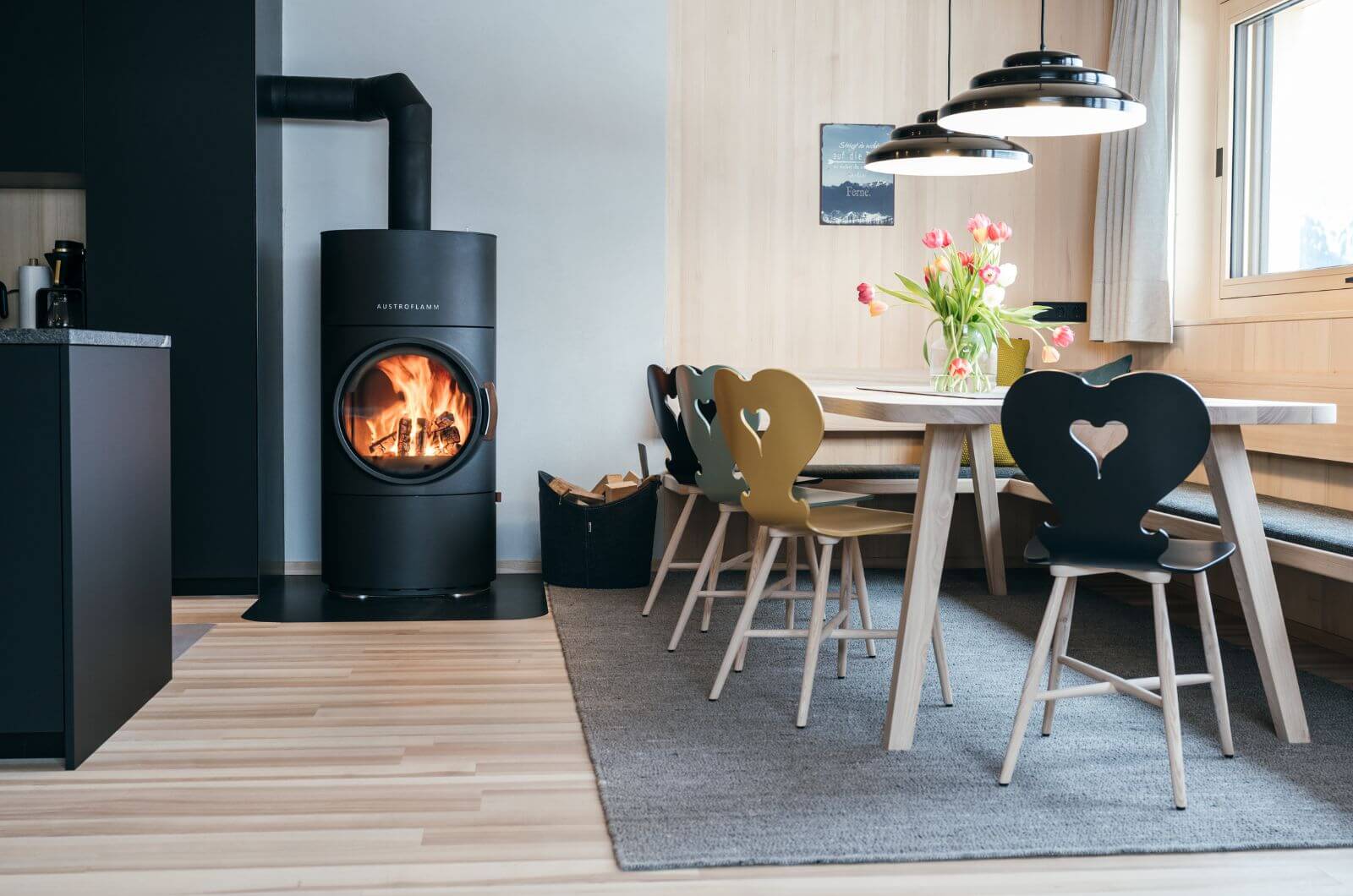 Kamin-Ferienwohnung-Ferienhaus-Holzhaus-idylle-Sauna-Wellness-Urlaub-mit-Kind-Nachhaltig-Oesterreich-Bregenzerwald-Halwina-Hideaway