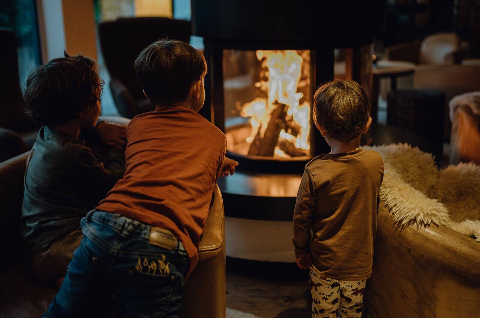 Kamin-Wellness-Familienhotel-Kinderhotel-Zillertal-Oesterreich-Mia-Alpina-Luxus-Pool-Urlaub-mit-Kind-Familienurlaub