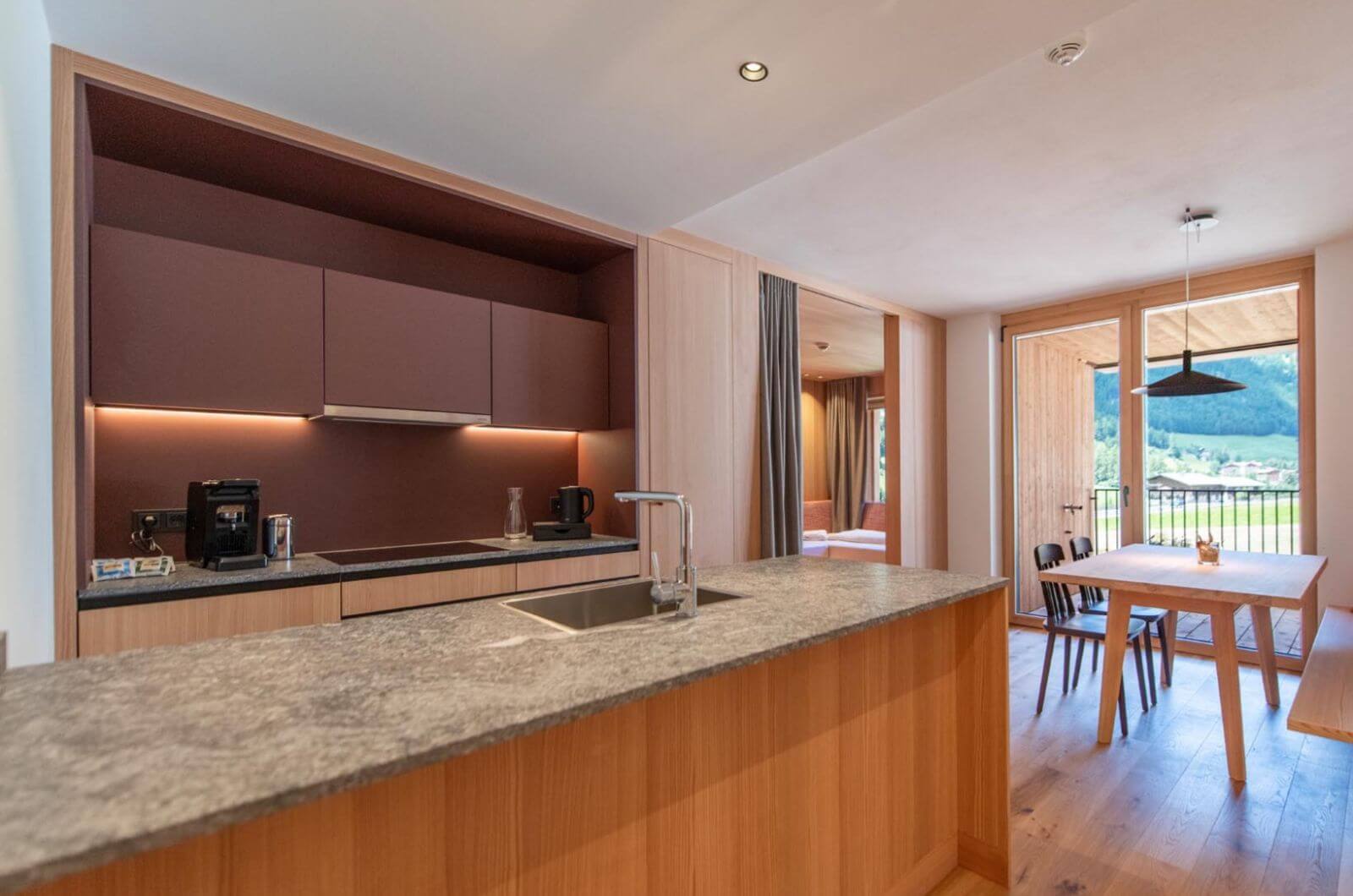 Selbstversorger-Aparrtment-Familienhotel-Suedtirol-Vals-linara-family-Kinderhotel-mit-Ferienwohnung-Hallenbad-Naturhotel-nachhaltig-bio