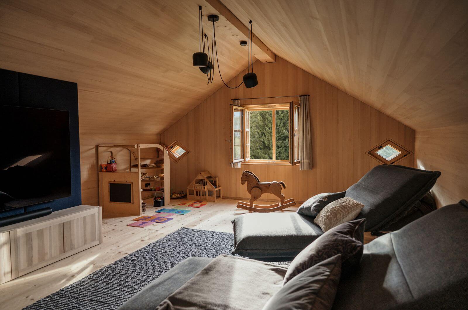 Wohnzimmer-Ferienwohnung-Ferienhaus-Holzhaus-idylle-Sauna-Wellness-Urlaub-mit-Kind-Nachhaltig-Oesterreich-Bregenzerwald