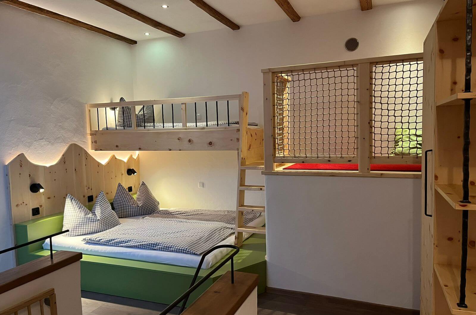 Kinderzimmer-Kinderbauernhof-Urlaub-mit-Kind-in-Bayern-deutschland-chiemsee-ferienwohnung-familienfreundlich-esterer-hof-familienurlaub