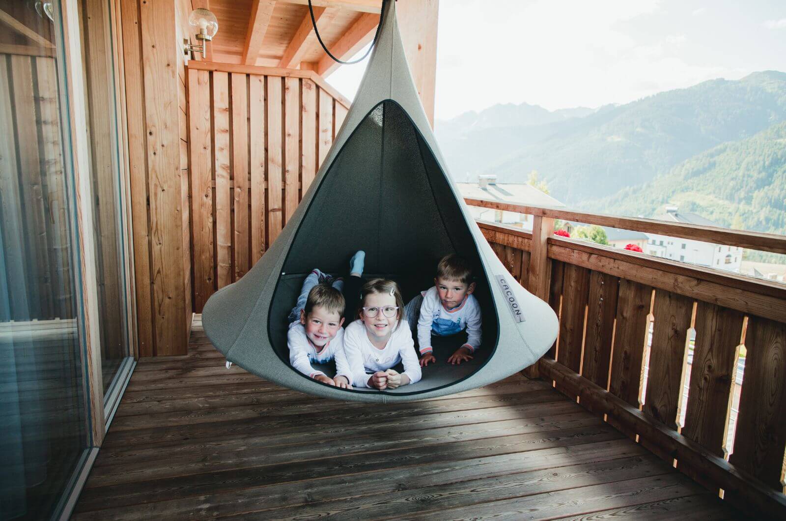 Schaukelliege-Aparthotel-Familienhotel-mit-Ferienwohnungen-Osttirol-Oesterreich-Obertilliach-Tillga-Glück-Familienurlaub-Urlaub-mit-Kind