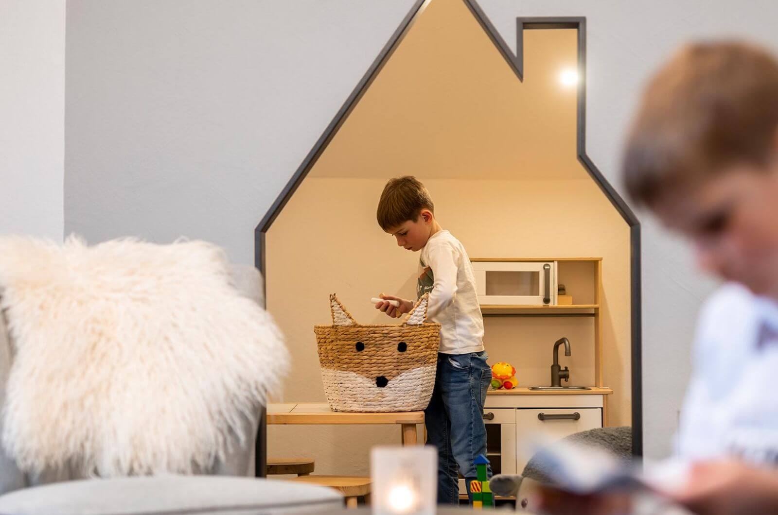 Spielzimmer-Aparthotel-Familienhotel-mit-Ferienwohnungen-Osttirol-Oesterreich-Obertilliach-Tillga-Glück-Familienurlaub-Urlaub-mit-Kind
