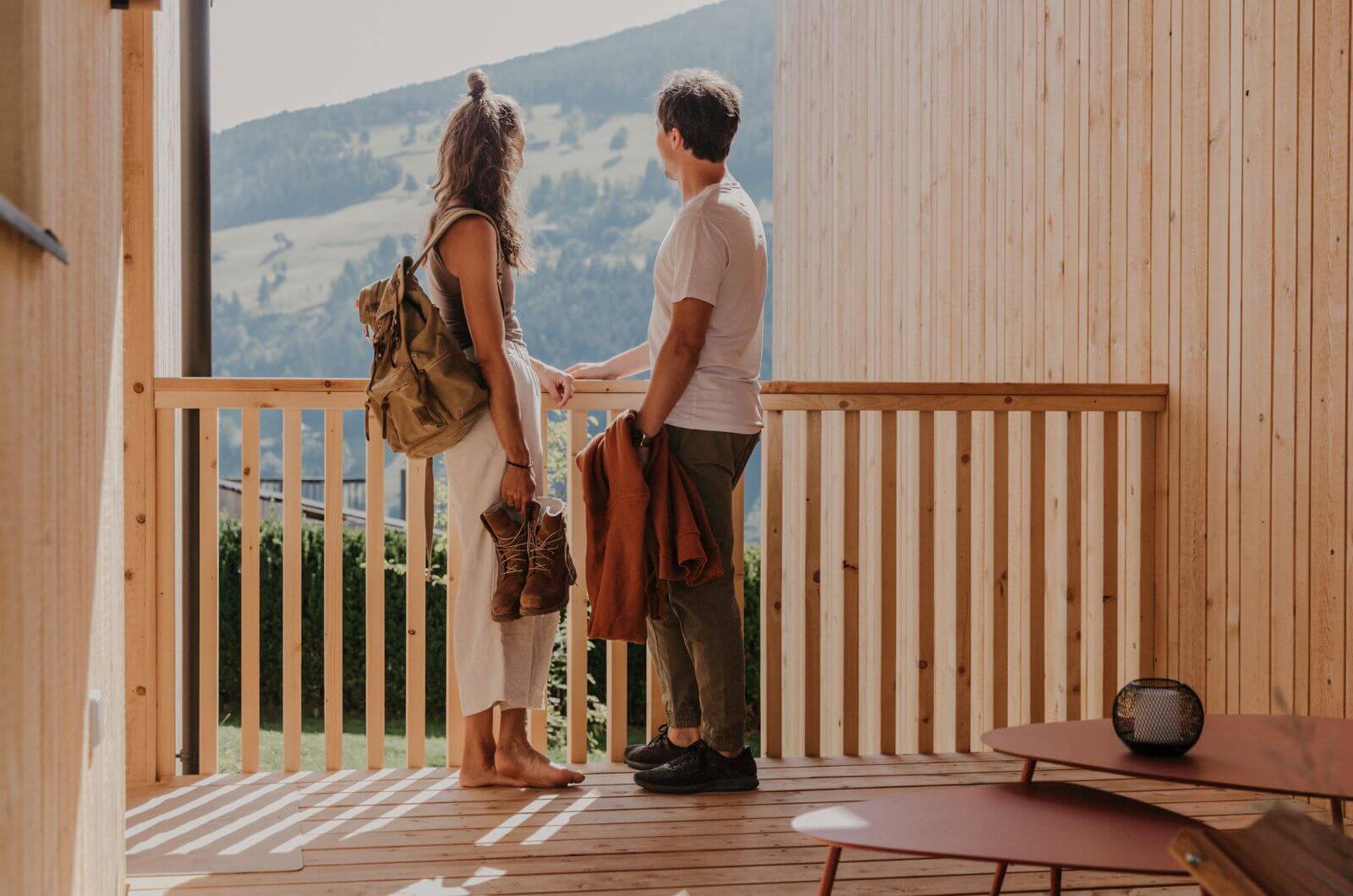 terrasse-boutique-hotel-familienfreundlich-schladming-eco-cabins-nachhaltig-familienhotel-biyou-oesterreich-ferienhaus