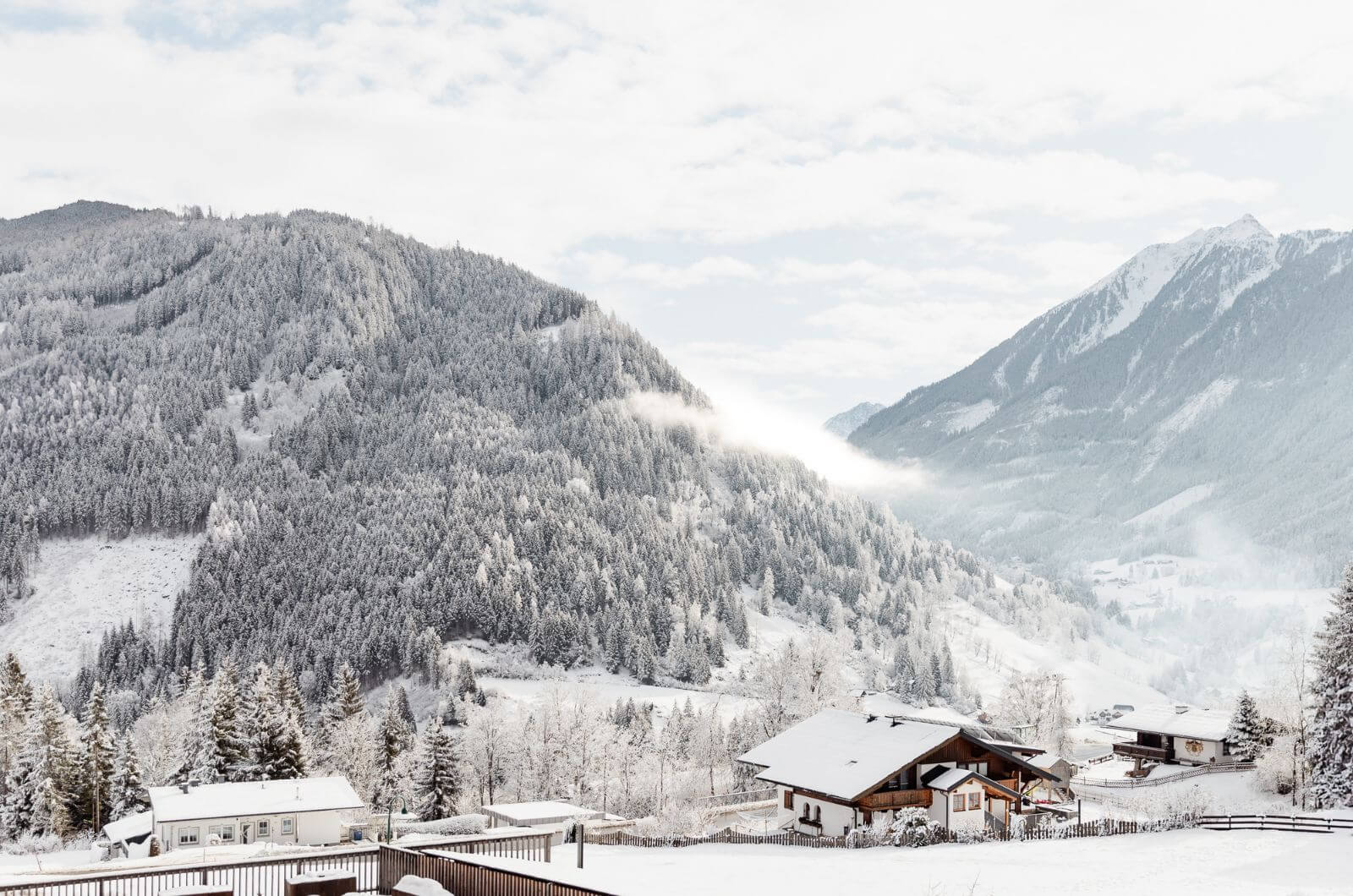 winter-skiurlaub-boutique-hotel-familienfreundlich-schladming-eco-cabins-nachhaltig-familienhotel-biyou-oesterreich-ferienhaus