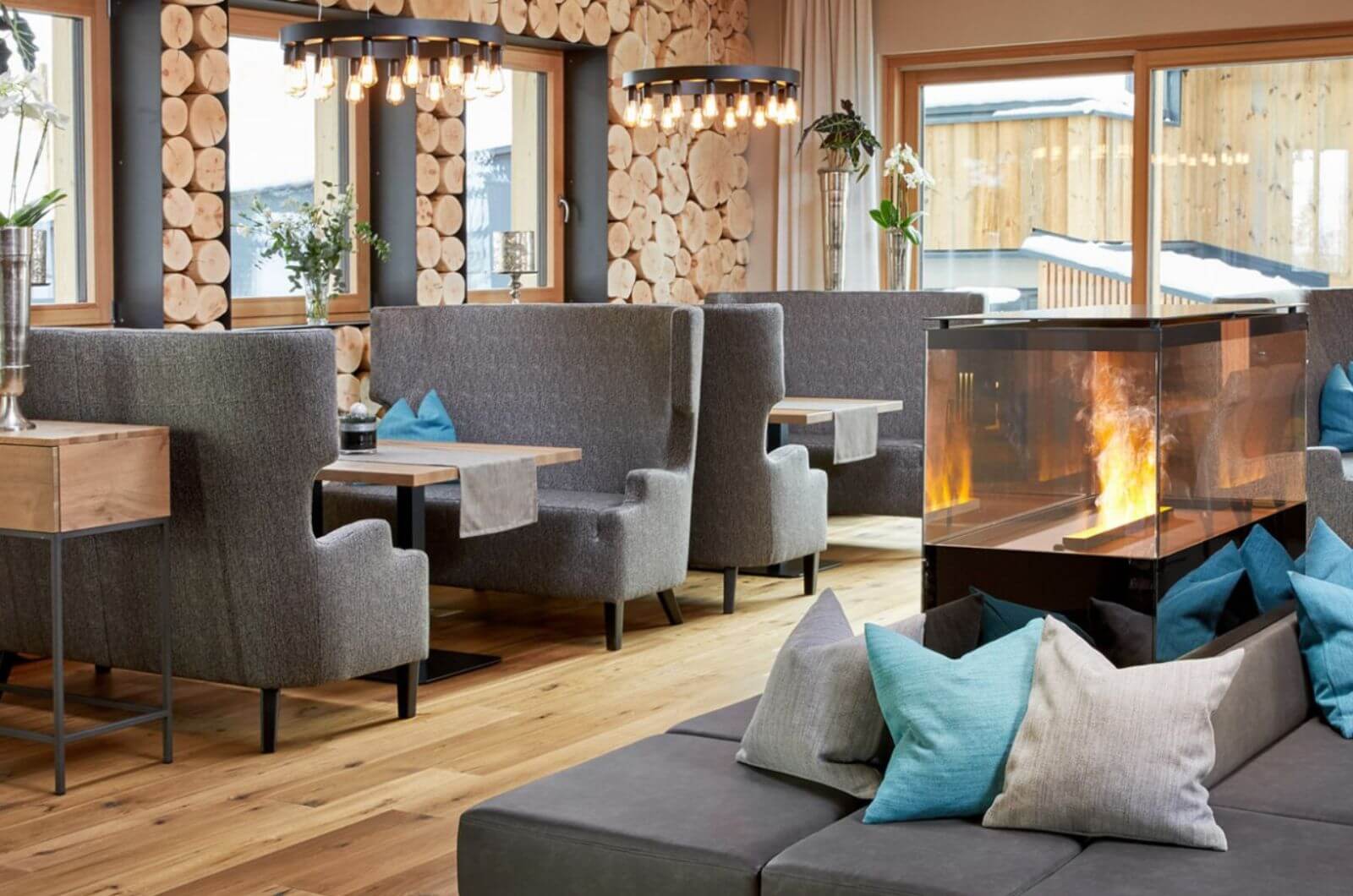 Fruehstuecksraum-Moderner-Berg-Bauernhof-Urlaub-mit-Kindern-Baby-Hoftiere-Alpen-Oesterreich-Ferienwohnung-Bergldoge-Grossarl