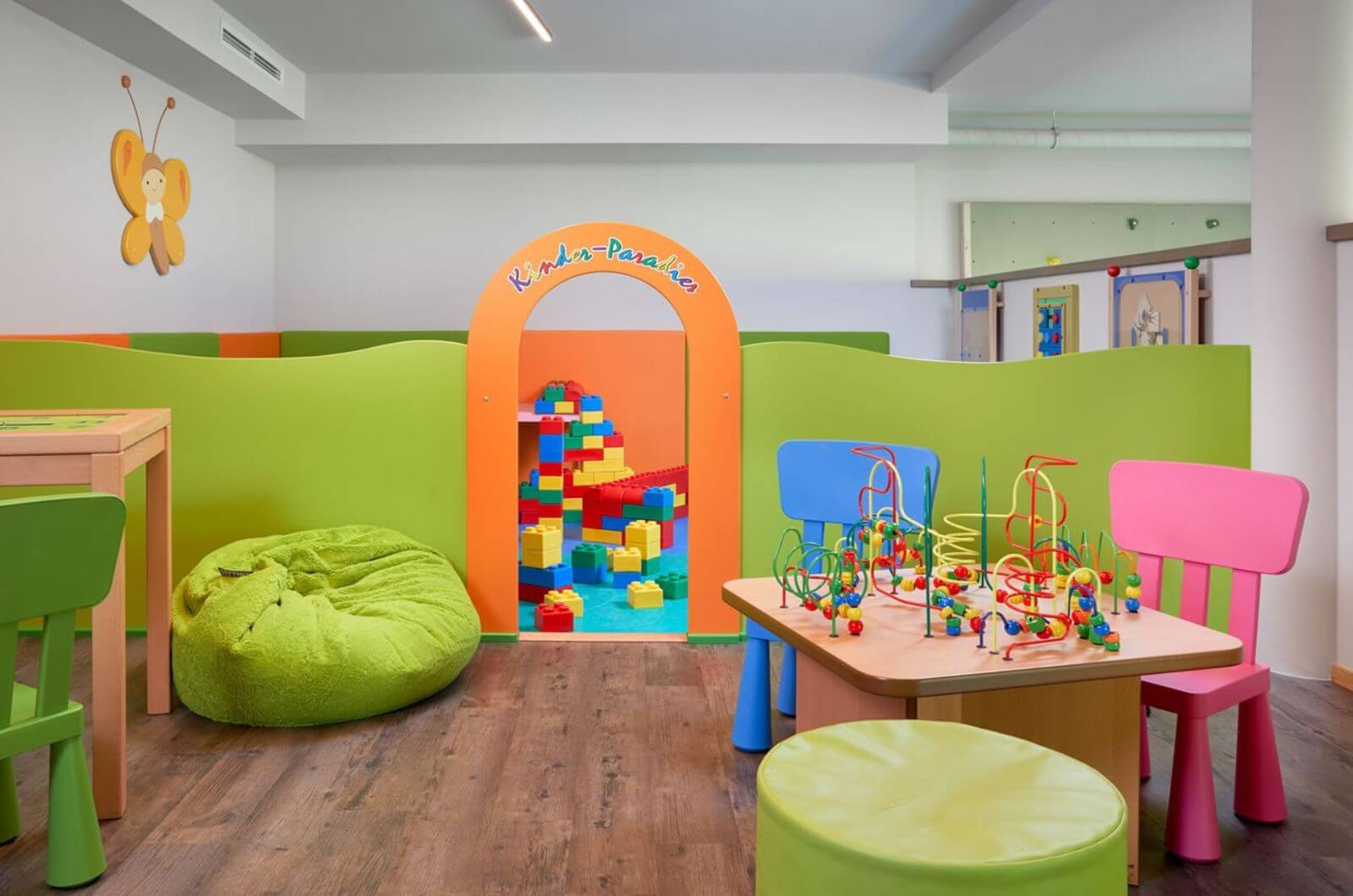 Spielzimmer-Moderner-Berg-Bauernhof-Urlaub-mit-Kindern-Baby-Hoftiere-Alpen-Oesterreich-Ferienwohnung-Bergldoge-Grossarl