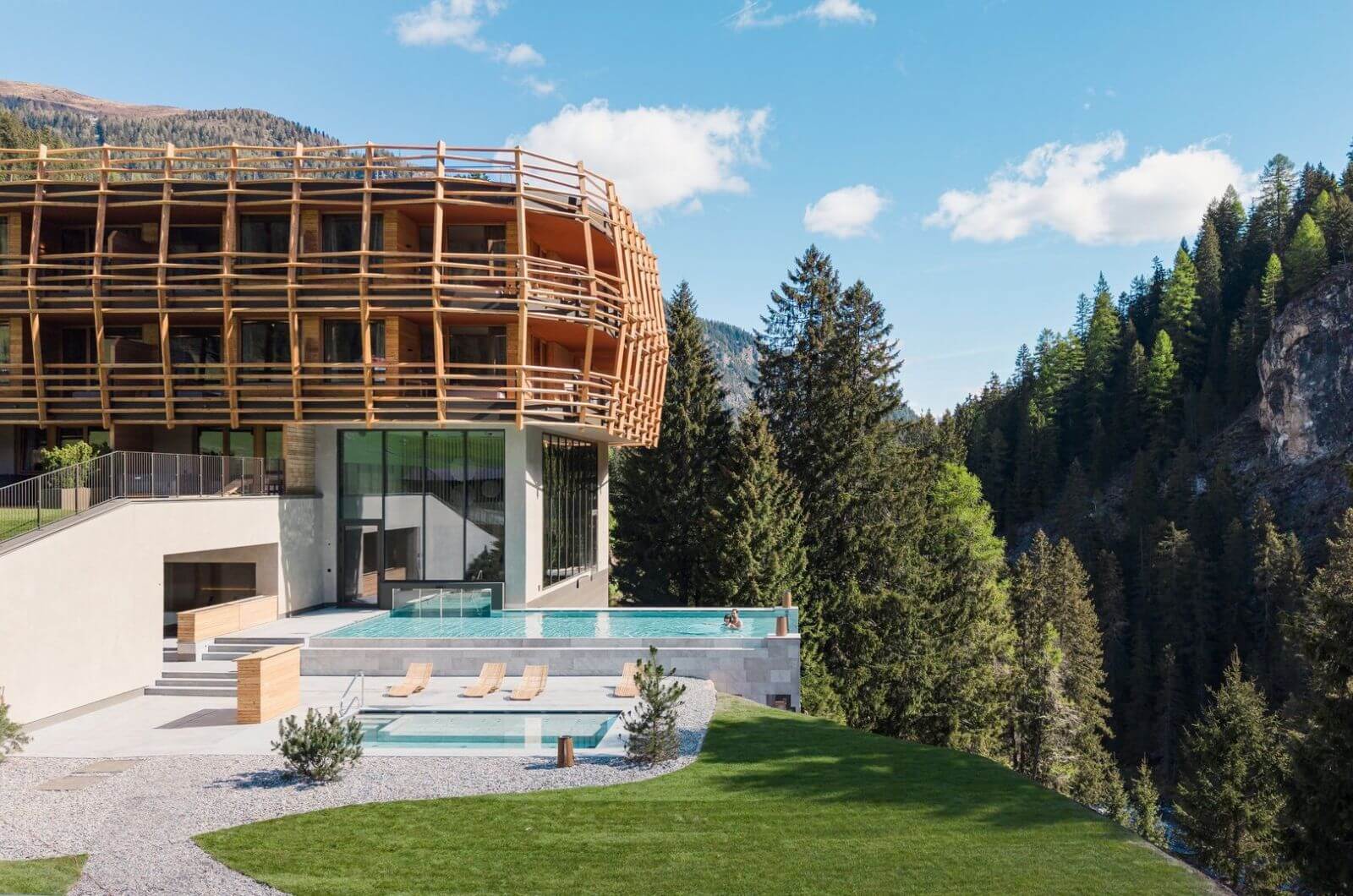 Infinitypool-Whirlpool-Familienhotel-Boutique-Hotel-Suedtirol-Familienurlaub-Urlaub-mit-Kindern-Baby-in-den-Bergen-Bella-Vista-Trafoi