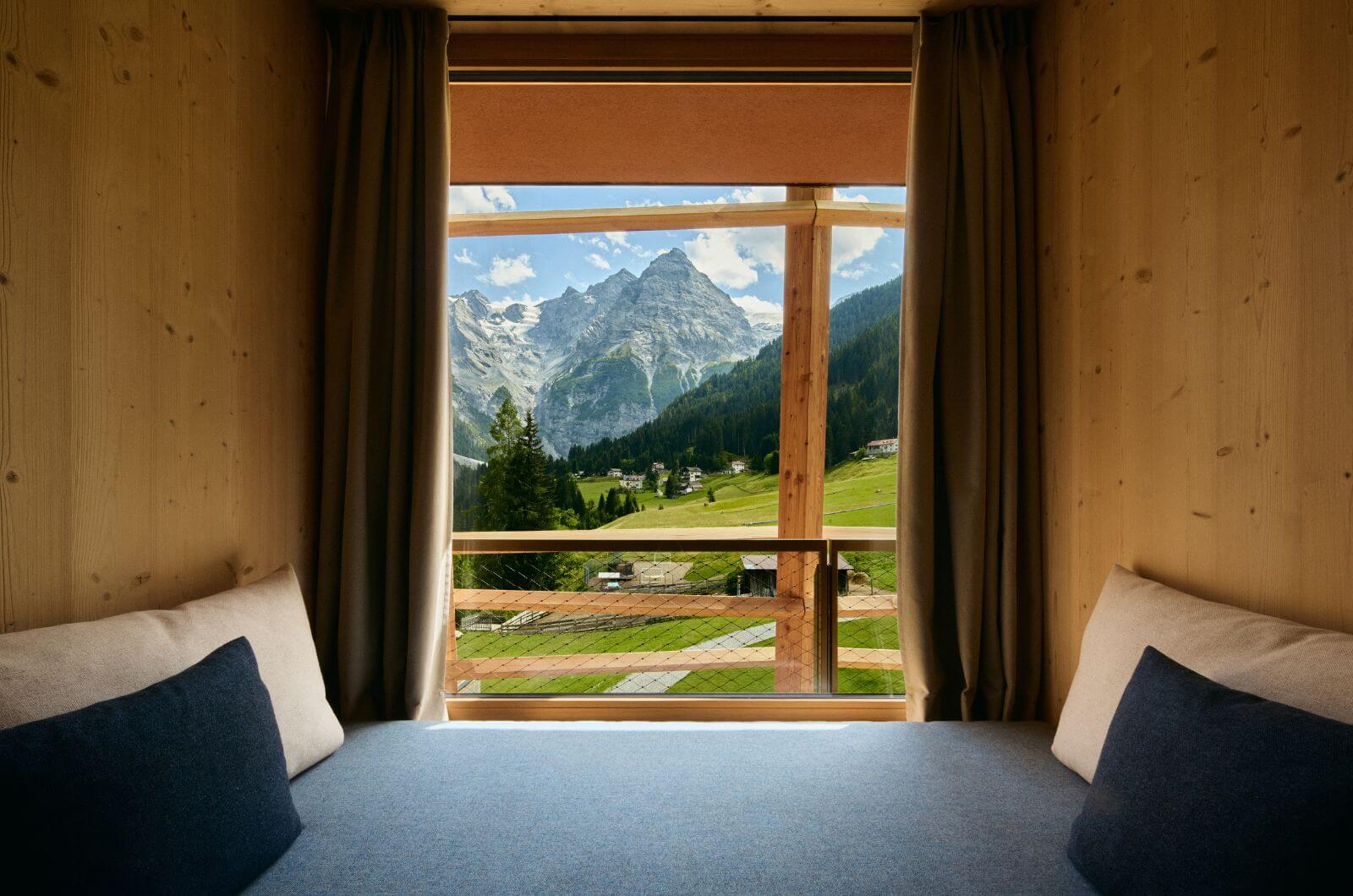 Schlafnische-Familienhotel-Boutique-Hotel-Suedtirol-Familienurlaub-Urlaub-mit-Kindern-Baby-in-den-Bergen-Bella-Vista-Trafoi