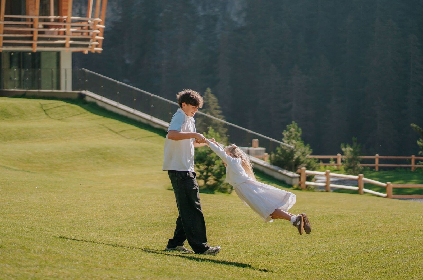 Spielen-Familienhotel-Boutique-Hotel-Suedtirol-Familienurlaub-Urlaub-mit-Kindern-Baby-in-den-Bergen-Bella-Vista-Trafoi